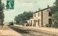 5 - SAINT-ROMAIN le PUY (Loire) - La gare, arrivée d'un train.