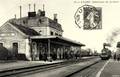 13 - LUCON (Vendée) - Intérieur de la gare et arrivée d'un train.