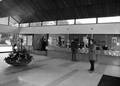 165541, Interieur van het nieuwe N.S.-station Gorinchem te Gorinchem: hal met loket- en bagagebalie., Nederlandse Spoorwegen, fotograaf