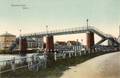 13826, Gezicht op het station en de voetgangersbrug over het Merwedekanaal te Nieuwersluis (gemeente Loenen aan de Vecht) uit het zuidoosten.