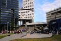 903468, Afbeelding van de skatebaan Jaarbeursplein op het Jaarbeursplein te Utrecht, met op de achtergrond de trap naar het Stadsplateau en de ingang van het Centraal Station., Het Utrechts Archief, fotograaf