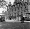 150079, Gezicht op de voorgevel van het N.S.-station Amsterdam C.S. te Amsterdam., Nederlandse Spoorwegen, fotograaf