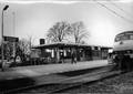 153049, Gezicht op de perronzijde van het N.S.-station Bovenkarspel-Grootebroek te Bovenkarspel., Nederlandse Spoorwegen, fotograaf