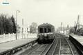 BOUGIVAL (S. et O.) - Une rame "Standard" vient de quitter la gare de Bougival - La Celle Saint-Cloud.