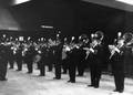 154489, Afbeelding van het harmonieorkest van de N.S. tijdens de opening van de Traverse van het N.S.-station Utrecht C.S. te Utrecht., Nederlandse Spoorwegen, fotograaf