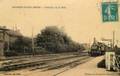 ESTREES - SAINT-DENIS (Oise) - Intérieur de la gare, arrivée d'un train.