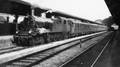 170044, Afbeelding van de stoomlocomotief nr. 6021 (serie 6000) van de N.S. met trein D111uit Hoek van Holland langs het perron van het N.S.-station Utrecht C.S. te Utrecht., Onbekend