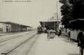 VANNES (Morbihan) - Intérieur de la gare et le train.
