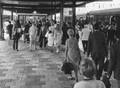 171327, Afbeelding van treinreizigers op het nieuwe, vierde perron van het N.S.-station Utrecht C.S. te Utrecht., Nederlandse Spoorwegen, fotograaf