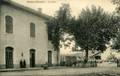 Voici une série de cartes postales anciennes de la commune de Gabian dans l'Hérault (34).

GABIAN (Hérault) - La cour de la gare.
