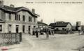 Gare de LONGUEVILLE (Seine et Marne) - Arrivée de l'Autobus de Bray-sur-Seine.