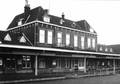 150676, Gezicht op de perronzijde van het N.S.-station Simpelveld te Simpelveld., Nederlandse Spoorwegen, fotograaf