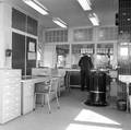 165660, Interieur van het N.S.-station Den Dolder te Den Dolder: plaatskaartenkantoor., Nederlandse Spoorwegen, fotograaf