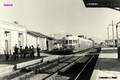 LOUDEAC (Côtes-du-Nord) - Deus autorails Renault stationnent en gare.