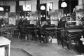 165644, Interieur van het N.S.-station Amsterdam C.S. te Amsterdam: plaatskaartenkantoor in "het orgel"., Nederlandse Spoorwegen, fotograaf
