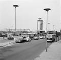 150033, Gezicht op het N.S.-station Almelo, met op de voorgrond het autobusstation., Nederlandse Spoorwegen, fotograaf