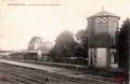 MONTMEDY-BAS (Meuse) - Intérieur de la gare et le Château d'Eau.