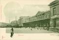 2504, Gezicht op het Stationsplein te Utrecht met rechts het Centraal Station.