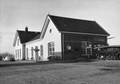 150697, Gezicht op de voor- en zijgevel van het N.S.-station te Stedum te Stedum., Nederlandse Spoorwegen, fotograaf