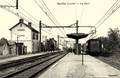 CHEVILLY (Loiret) - La gare - Arrivée d'un train électrique.