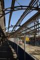 900491, Gezicht op de gedeeltelijk gedemonteerde perronkap van het N.S.-station Utrecht Centraal (Centraal Station) te Utrecht., Lansink, V.M., fotograaf