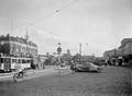 43254, Gezicht op het Stationsplein te Utrecht, uit het noordwesten. Links het Hotel Central (Stationsplein 13) en rechts het Centraal Station., Jochmann Disco, fotograaf