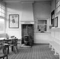 153709, Interieur van het N.S.-station Oosterbeek te Oosterbeek: wachtkamer met loket., Nederlandse Spoorwegen, fotograaf