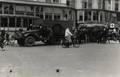 97982, Afbeelding van enkele voor het Centraal Station (Utrecht C.S., Stationsplein) te Utrecht geparkeerde geallieerde legervoertuigen., Onbekend