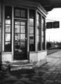 150202, Gezicht op de treindienstleiderspost (post T) in het N.S.-station Buitenpost te Buitenpost., Nederlandse Spoorwegen, fotograaf