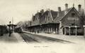 La gare terminus de Beauvais, mise en service le 1er septembre 1857 par la Compagnie des chemins de fer du Nord, lorsqu'elle ouvre à l'exploitation la ligne de Creil à Beauvais.