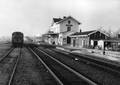 154838, Gezicht op de perronzijde van het N.S.-station Franeker te Franeker., Nederlandse Spoorwegen, fotograaf