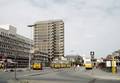 834927, Gezicht op het streekbusstation op het Stationsplein te Utrecht, met op de achtergrond de Katreinetoren bij het N.S.-station Utrecht C.S., Verschuur, H., fotograaf