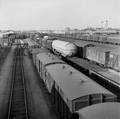 155154, Gezicht op het emplacement met goederentreinen bij het N.S-station Venlo te Venlo., Nederlandse Spoorwegen, fotograaf