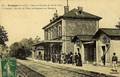 18 - ARPAJON (S. et O.) - Gare du Chemin de fer de Paris à Dourdan - Arrivée du train se dirigeant sur Brétigny.