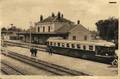 SAUJON (Ch.-Inf.) - Un autorail de l'Etat stationne en gare - Editeur : Jean Fournier n°1.