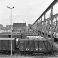 839079, Gezicht op de voetbrug over het emplacement van het N.S.-station Venlo te Venlo., Hessels, L. (Nederlandse Spoorwegen), fotograaf