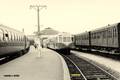 CHERBOURG (Manche) - Un autorail et deux trains stationnent en gare de Cherbourg-Ville.