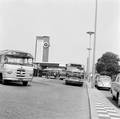 150035, Gezicht op het N.S.-station Almelo, met enkele autobussen., Nederlandse Spoorwegen, fotograaf