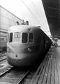 160526, Afbeelding van de kop van een Frans diesel-electrisch treinstel type TAR (Train Automoteur Rapide) voor de dienst Amsterdam-Parijs op het N.S.-station Amsterdam C.S. te Amsterdam., Nederlandse Spoorwegen, fotograaf