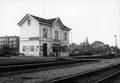153252, Gezicht op de perronzijde van het N.S.-station Schaesberg te Schaesberg.