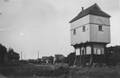 162796, Gezicht op het reservoirgebouw (watertoren) bij het N.S.-station Emmen te Emmen., Onbekend